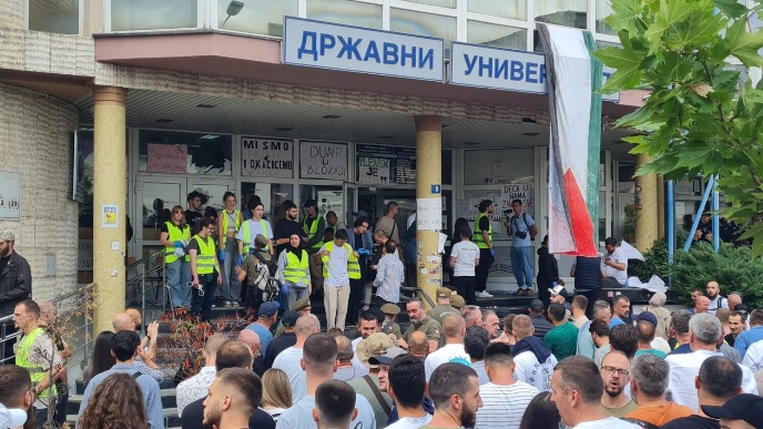 Poziv na skup ispred suda